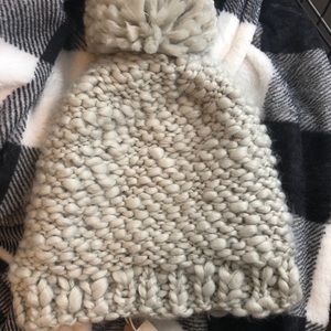 Pom Pom hat NWT